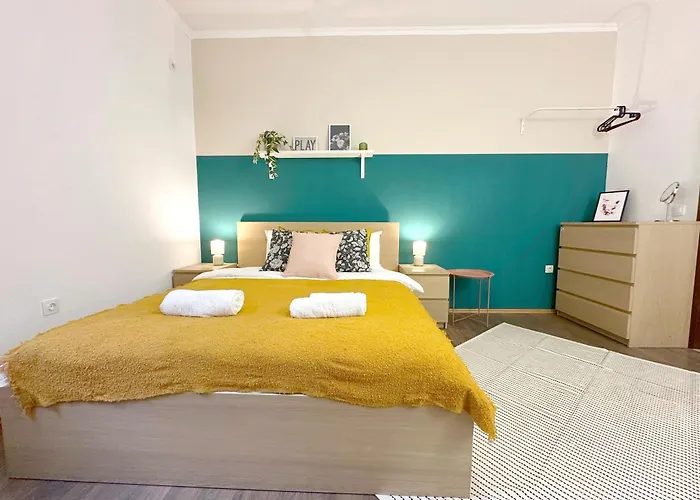 Апартамент Aurora Abode - Center 1 Bdr Fast Wi-fi София