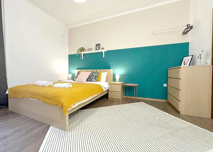 דירה Aurora Abode - Center 1 Bdr Fast Wi-fi