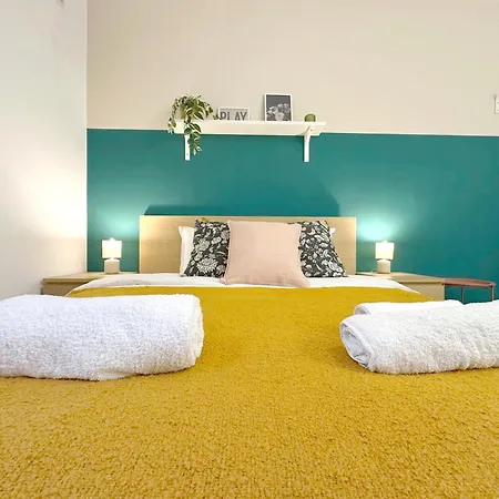 Aurora Abode - Center 1 Bdr Fast Wi-fi *